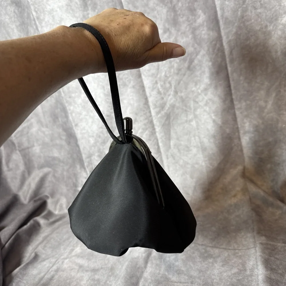 TEARDROP Kiss Lock Wristlet Black Bag Evening Bag Prom Deep Roomy Small VGUC‎
